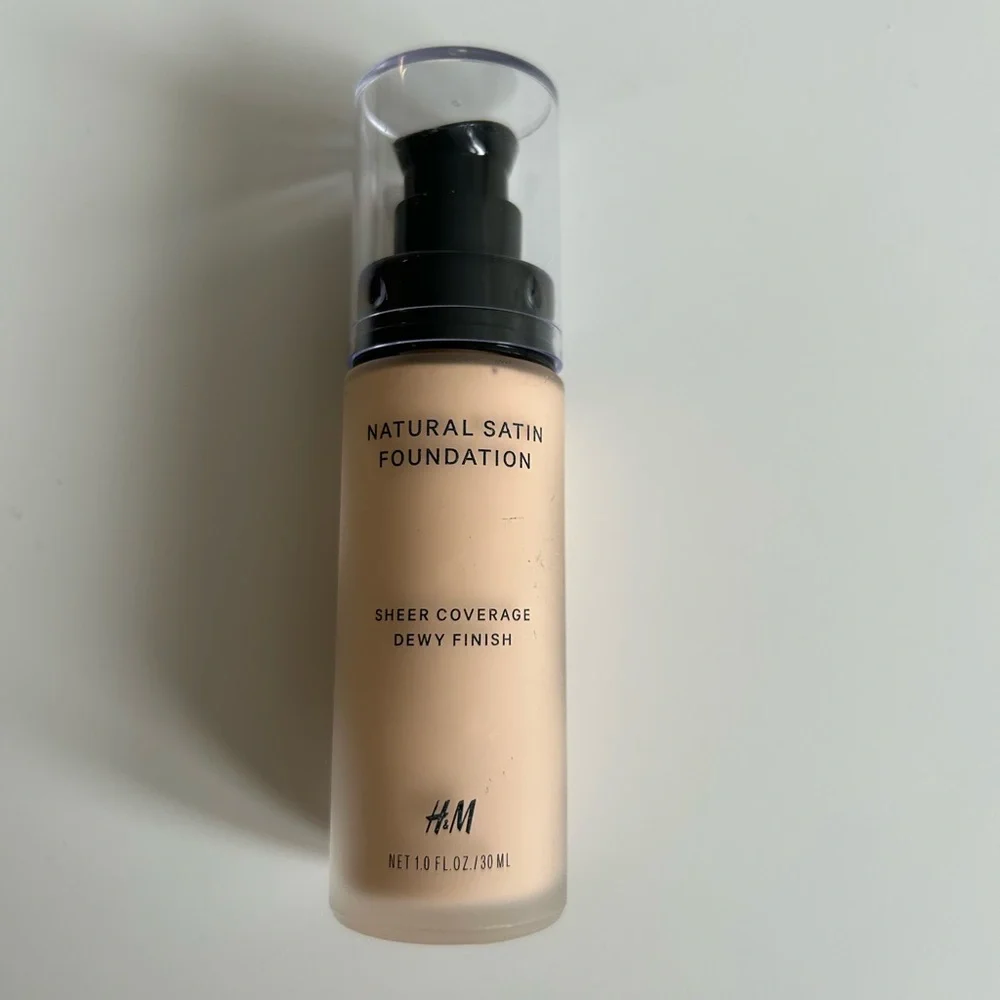 BRAND NEW H&M Foundation and Powder